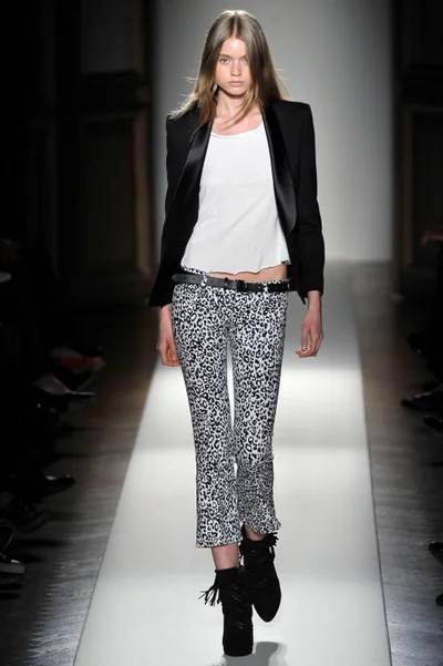 Look 16